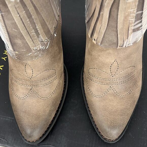 Very Volatile Taupe Booties Shakee Western Cowboy Sz 8.5 Boots Heels Fringe Stud - Picture 5 of 10